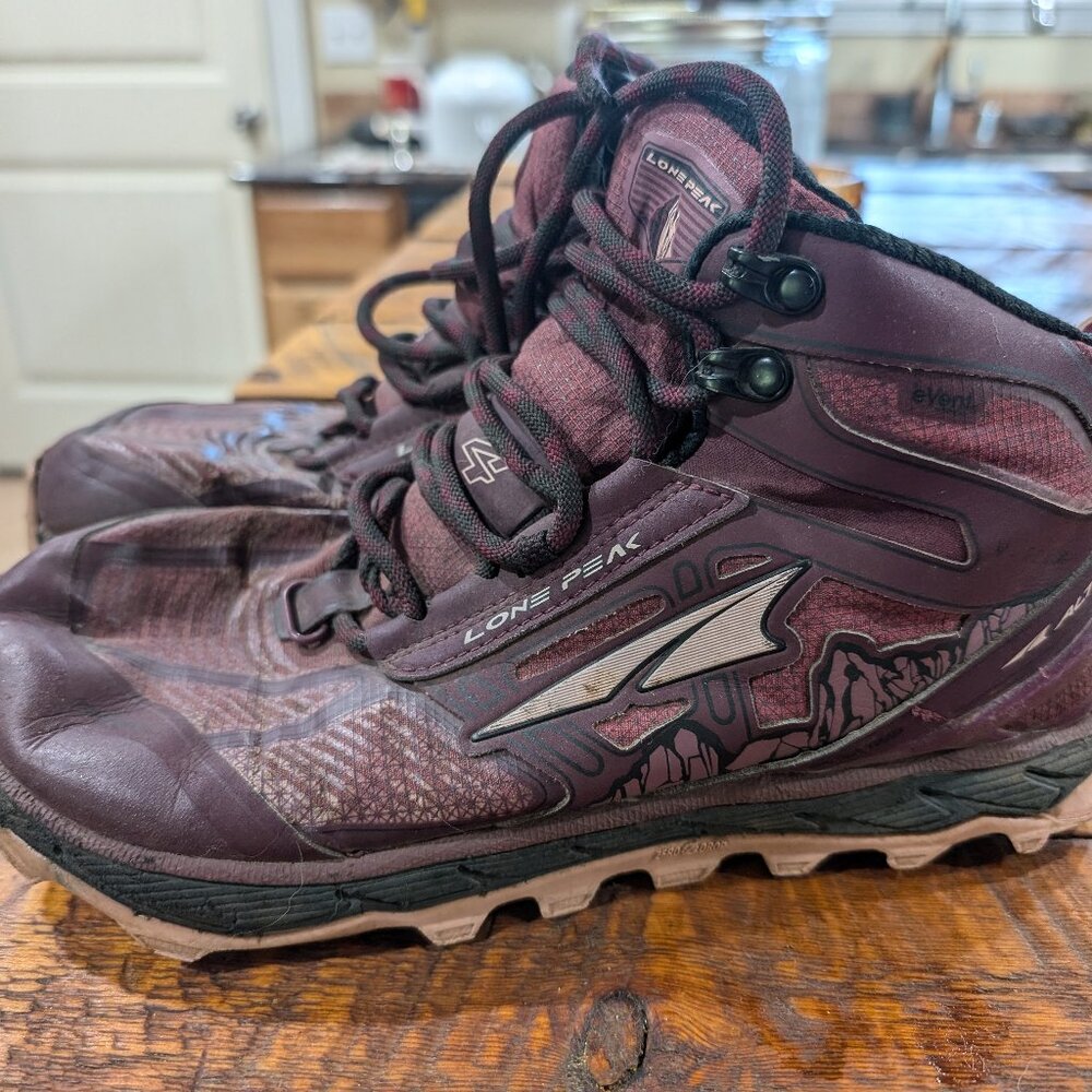 Altra Lone Peak hiker